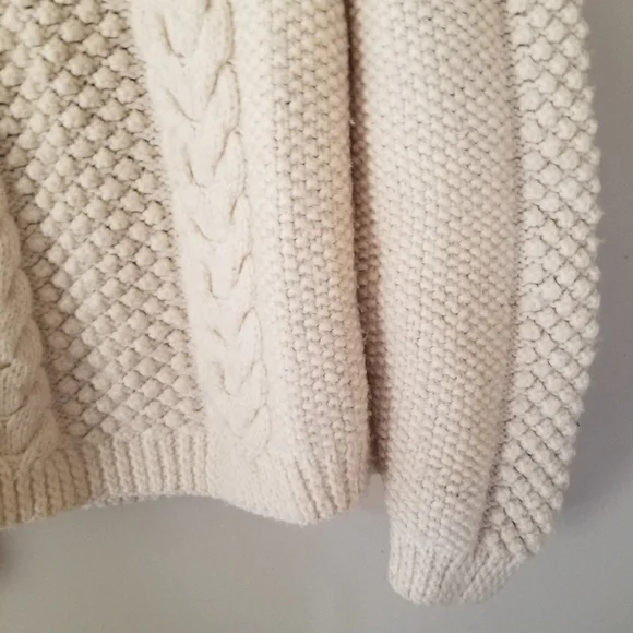 Vintage Cream Cable Knit Sweater - Picture 5 of 11